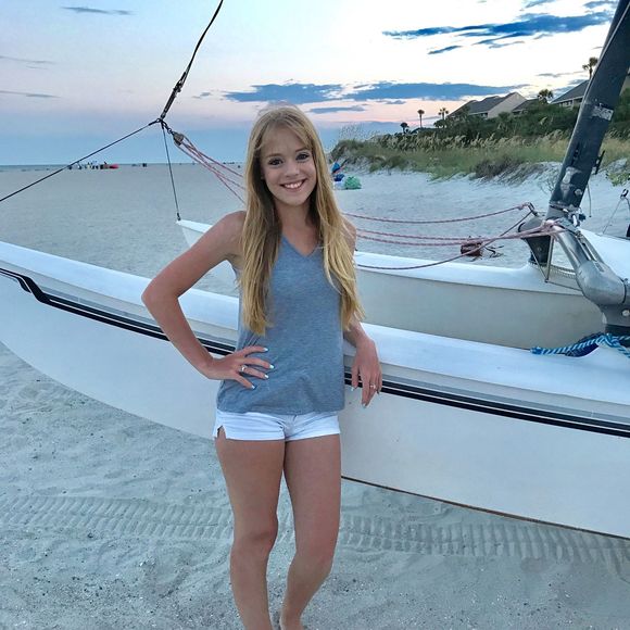 Meet your Posher, Carley - Picture 2 of 2